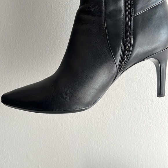 Calvin Klein Women’s Julietta healed knee boot - Picture 2 of 3